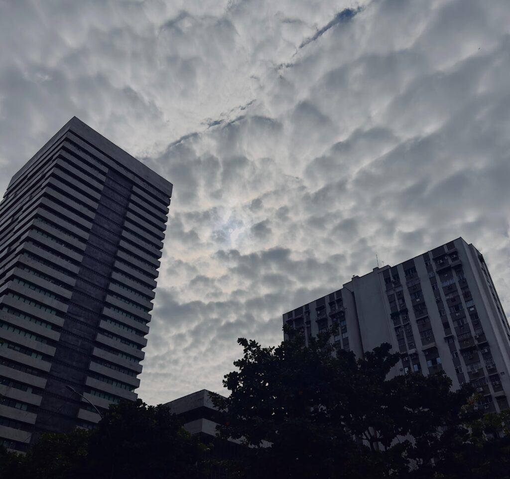 Passagem de frente fria deixa o tempo instável na cidade do Rio, nesta segunda-feira (30/06) | Veja os detalhes