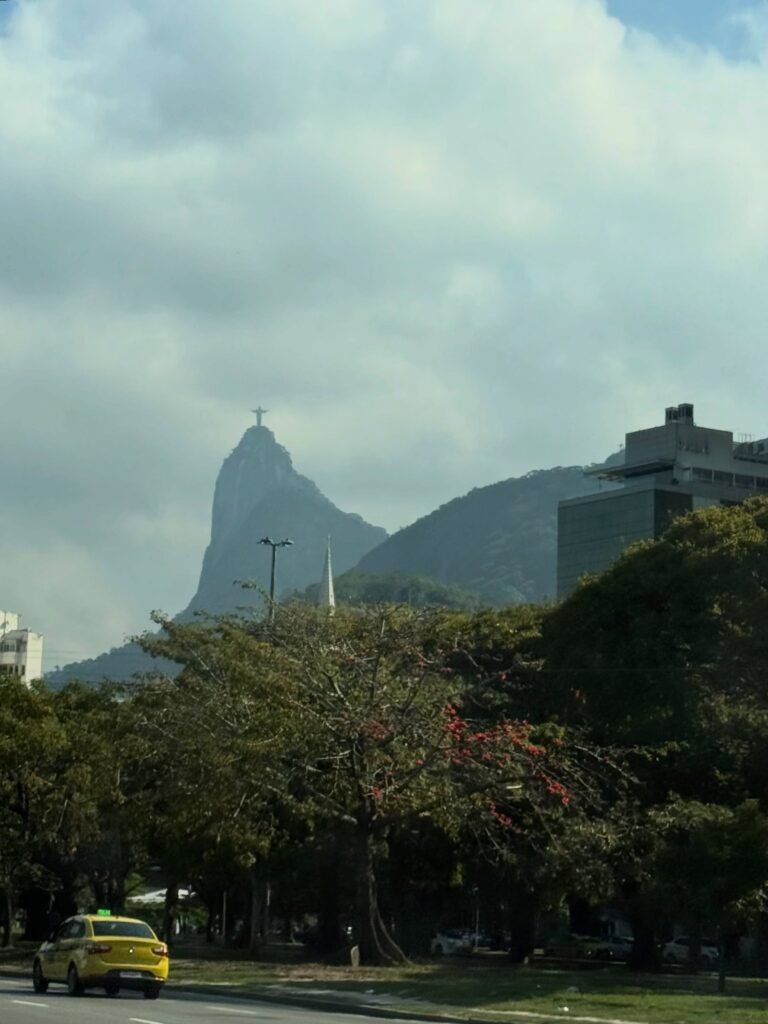 Quinta (6/8) com previsão de rajadas de vento isoladas fortes na cidade do Rio | Há possibilidade de chuva